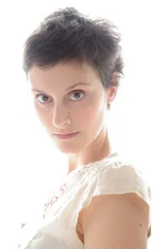 Mozzone, Caroline