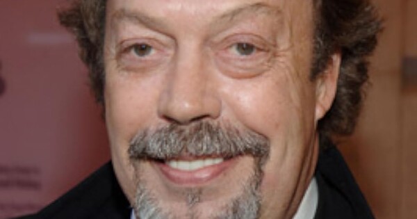 Efsanevi seslendirme sanatçısı Tim Curry 80 yaşında hayatını kaybetti